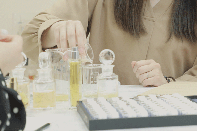 専門家が集結する「フレグランスクリエイターチーム」